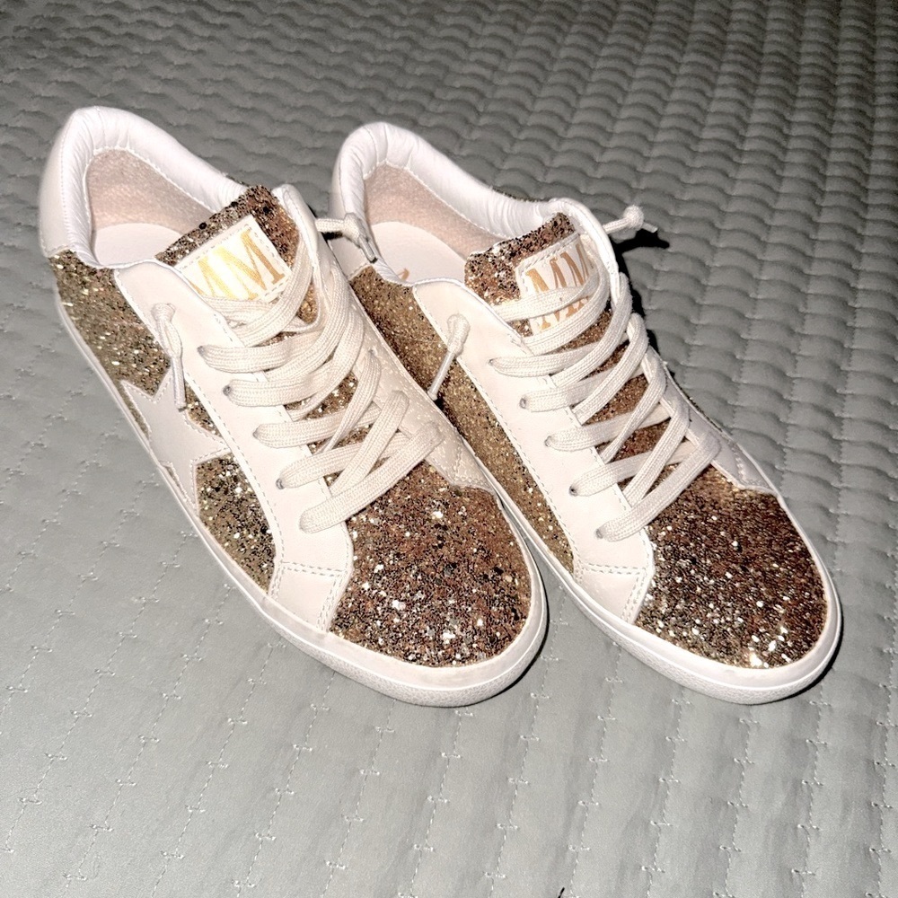 MMM Glitter Women's  Jacquelyn multi gold Sneakers. Size 8. NWOT